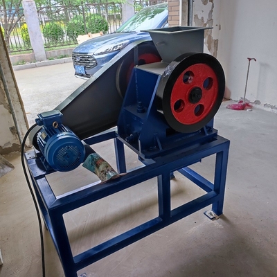 เครื่องบดช่องคอปิด MPE-100 × 250 เครื่องปฏิบัติการ